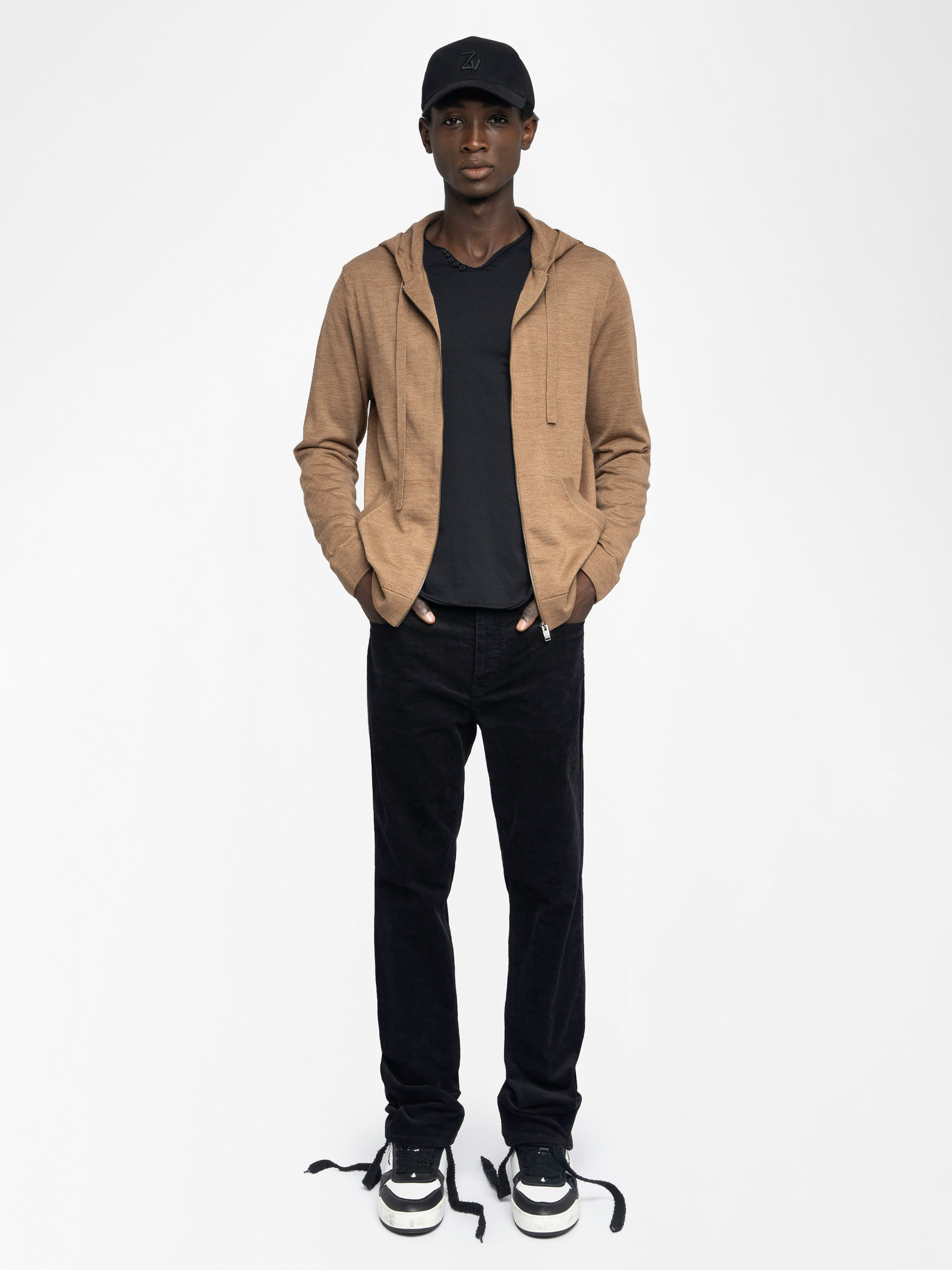 Cardigan Clash 100% Lana Merino - Cardigan con cappuccio, chiusura con zip e scritta rock n roll sulla schiena.